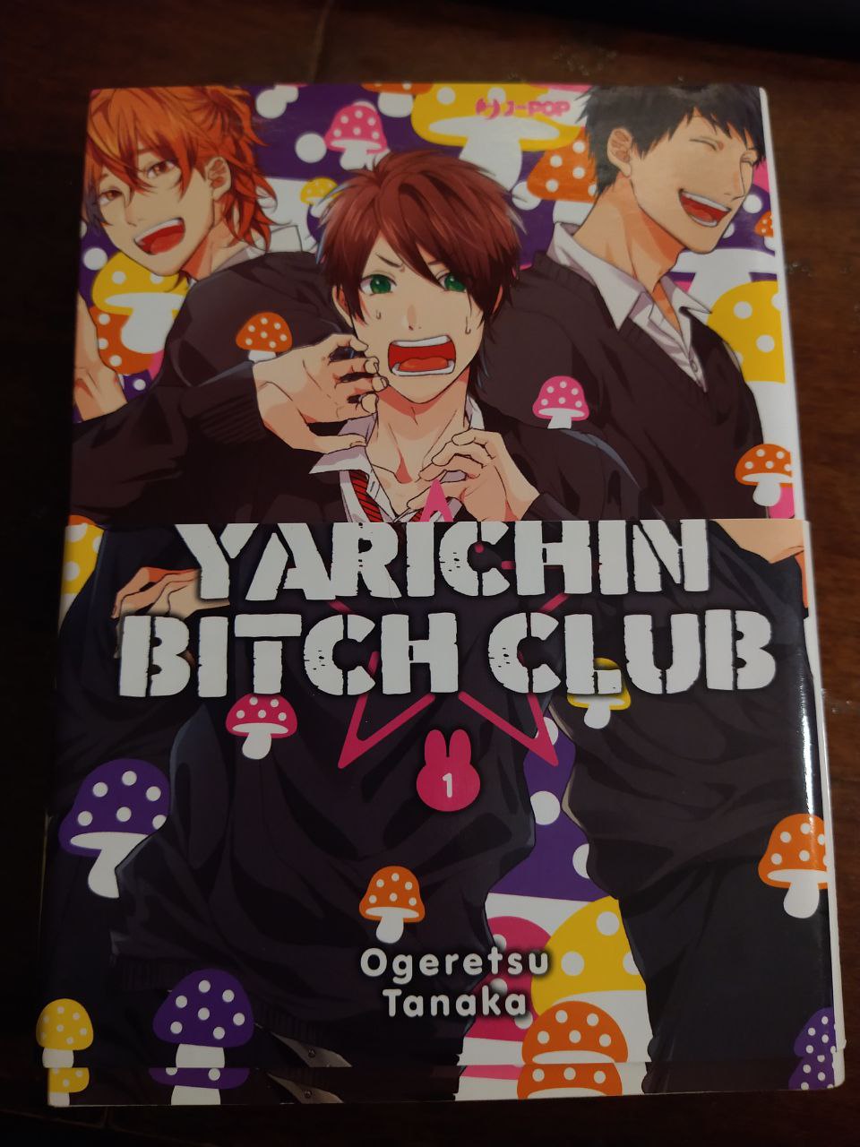 Yarichin Bitch Club, 001
